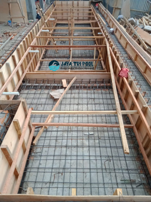 proses pembuatan kolam renang 