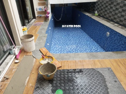 Proses pembuatan kolam renang